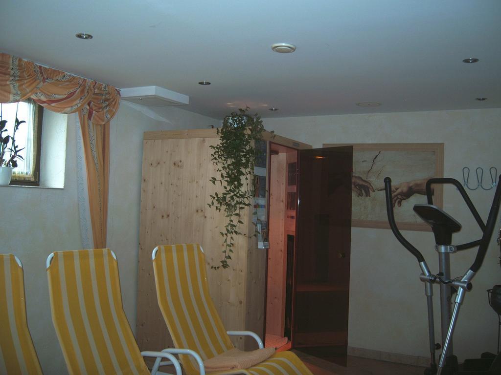 Haus Dorfschmied Hotel Flirsch Exterior photo